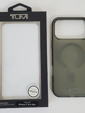2026 Tumi iPhone 17 Pro Max MagSafe Case - Olive Green